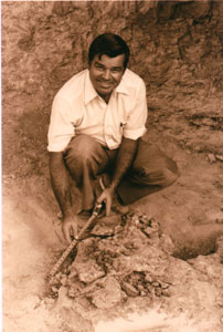 Dr. Carl Baugh excavates ribs